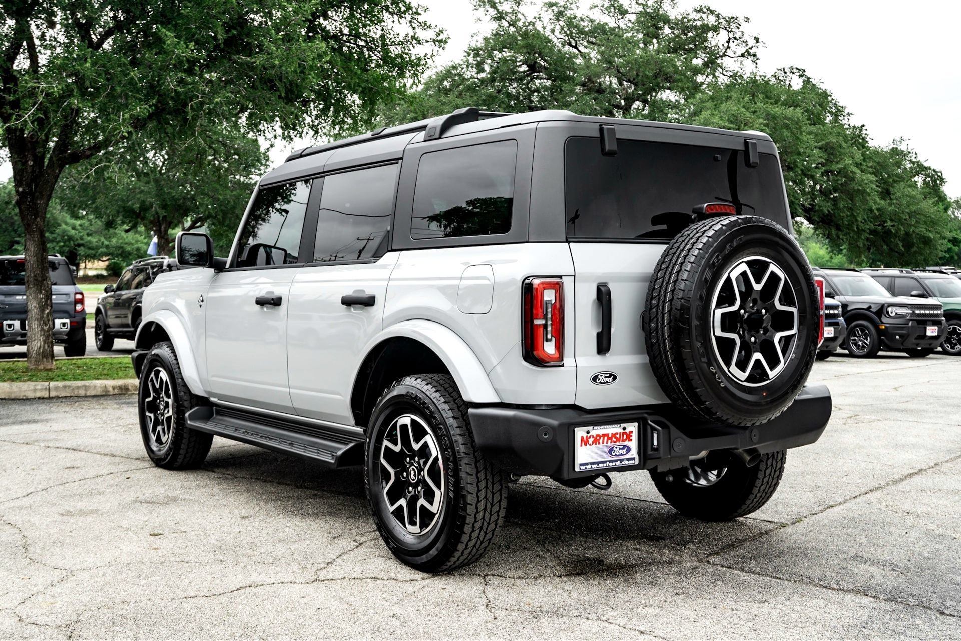 New 2026 Avalanche Gray Ford Outer Banks image 5