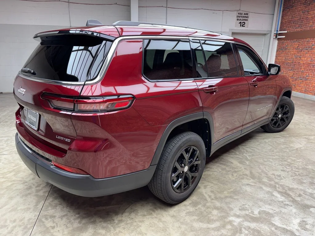 Certified Used 2022 Velvet Jeep Limited image 5