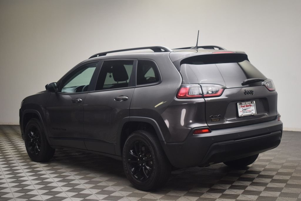 Used 2023 Gray Jeep Altitude image 4