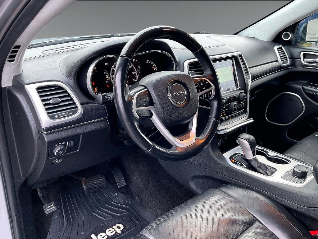 Used 2018 Silver Jeep Summit image 8