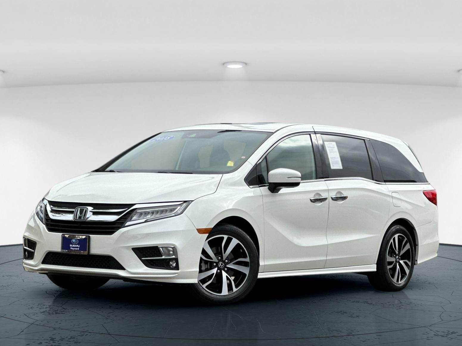 Used 2018 White Diamond Pearl Honda Elite 4D Passenger Van image 2
