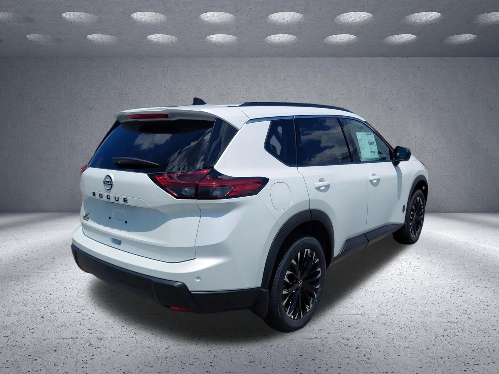 New 2026 Everest White Pearl TriCoat Nissan Dark Armor™ image 3