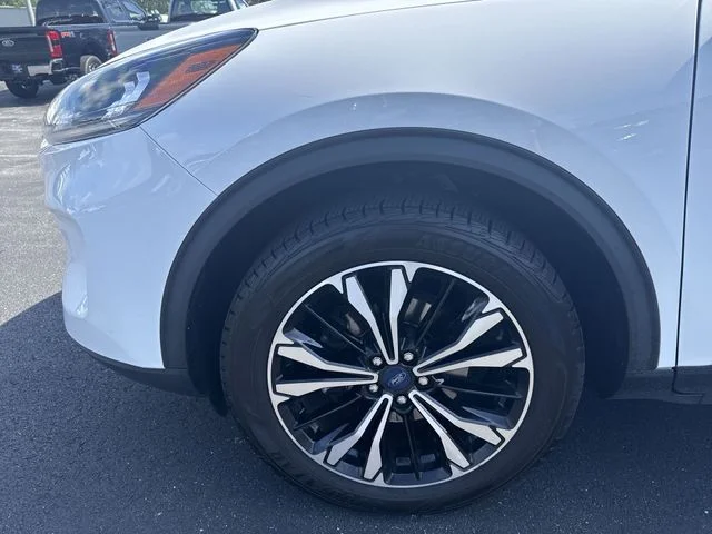 Used 2022 Oxford White Ford SE image 21