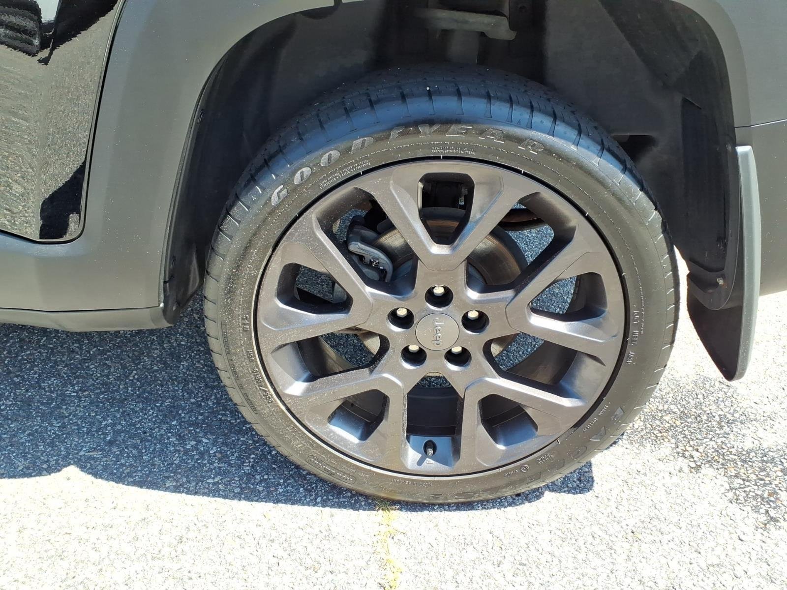 Used 2023 Black Clearcoat Jeep Limited image 10