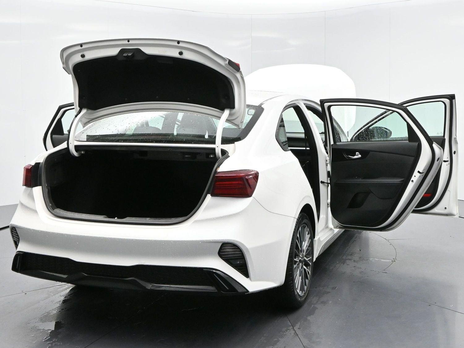 Used 2022 Snow White Pearl Kia GT-Line image 43