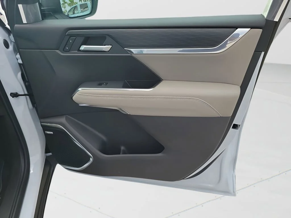 New 2026 Glacier White Tricoat GMC Elevation image 45