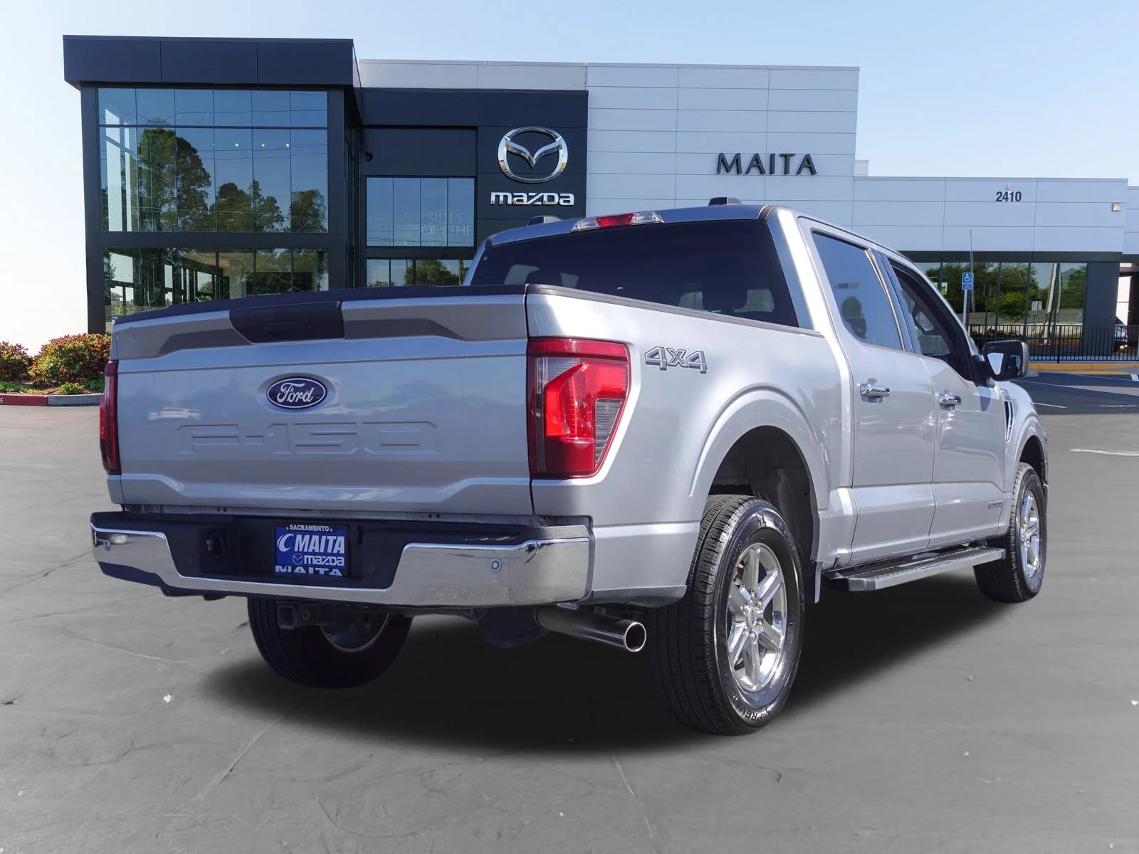Used 2025 Silver Metallic Ford XLT image 3
