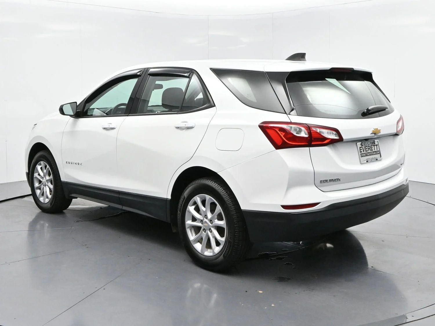 Used 2019 SUMMIT WHITE Chevrolet LS image 5