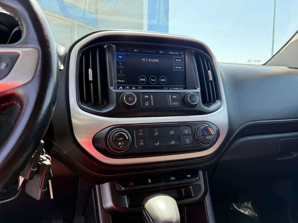 Used 2022 SUMMIT WHITE GMC 4WD Elevation image 24
