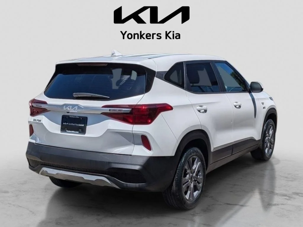 Used 2022 White Kia LX image 6