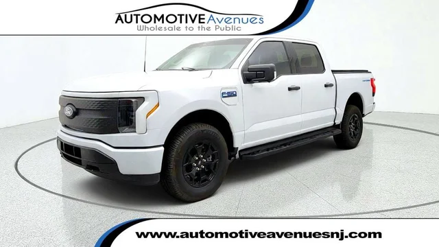 2025 Ford F-150 Lightning XLT 4WD SuperCrew 5.5' Box w/ Max Trailer Tow & Spray-In Liner