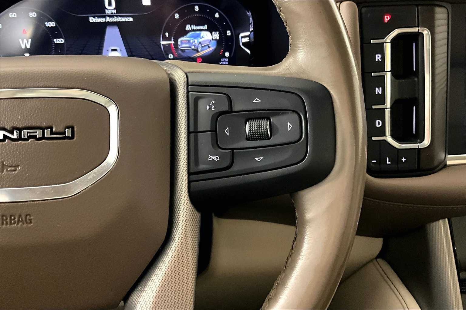 Used 2022 White Frost Tricoat GMC Denali image 24