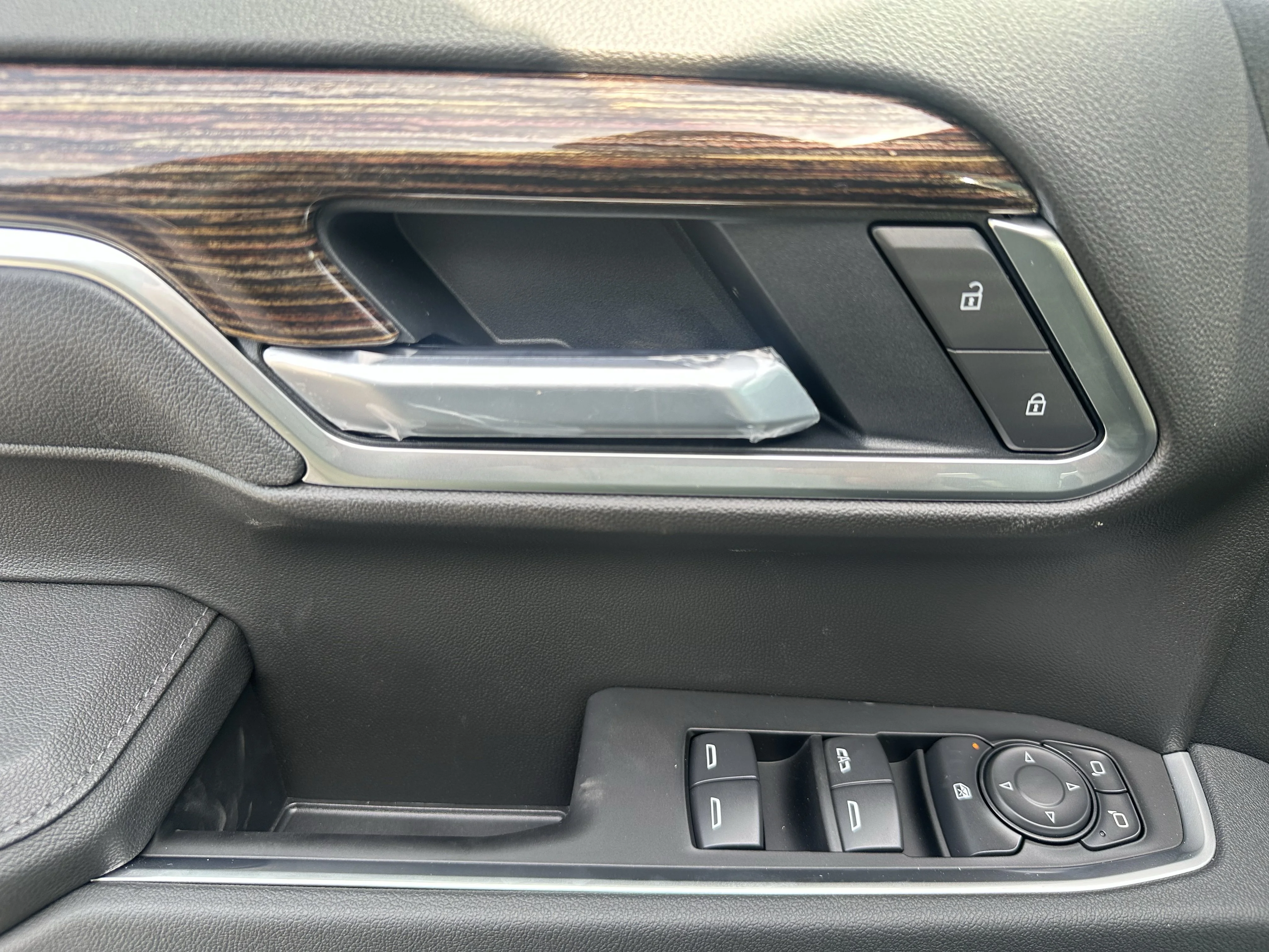 New 2026 Sterling Metallic GMC Elevation image 10
