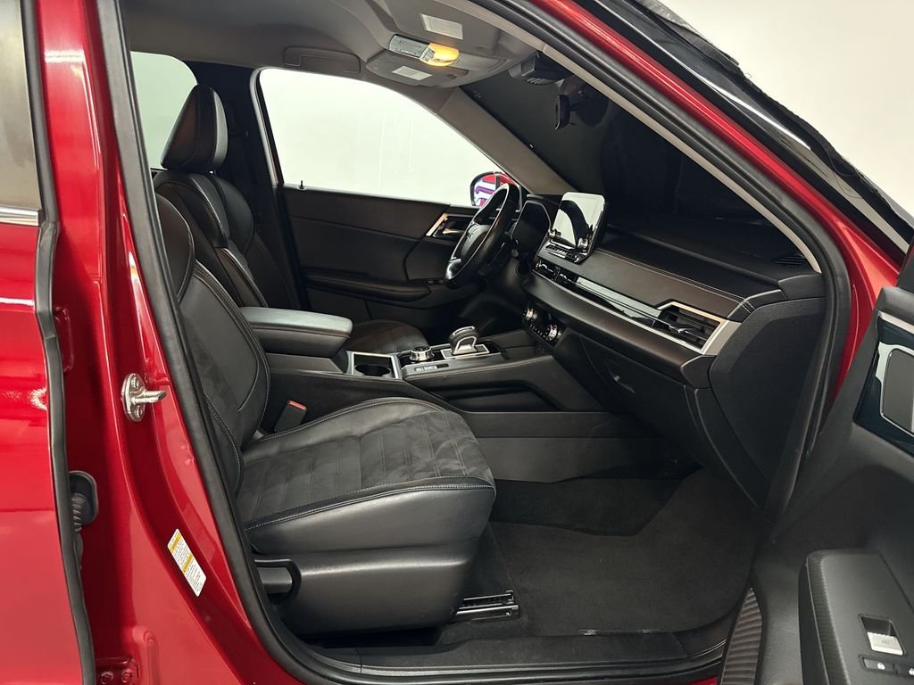 Used 2022 Red Mitsubishi  image 18
