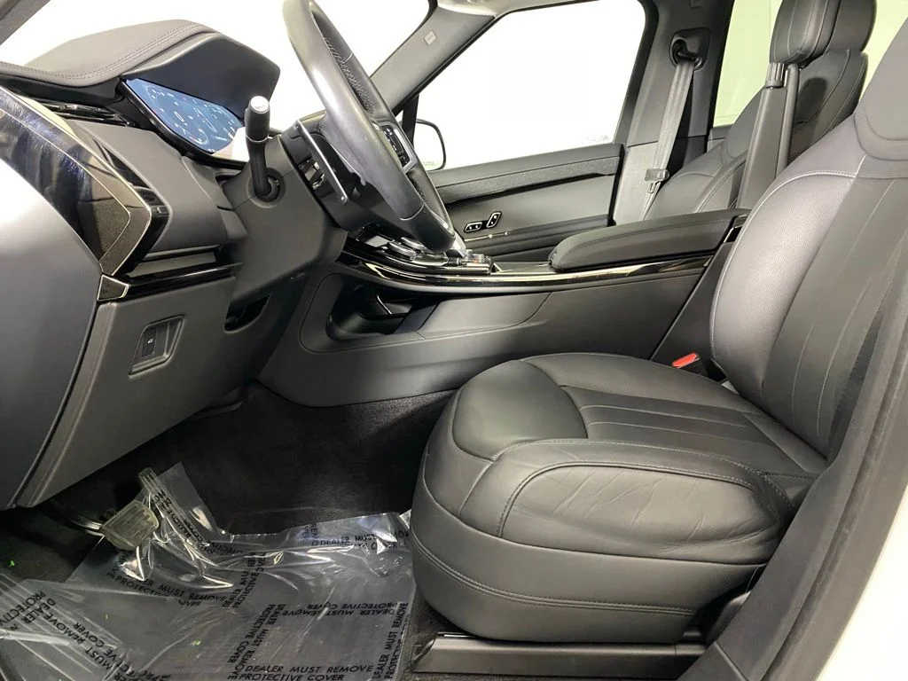 Used 2023 Fuji White Land Rover SE image 13