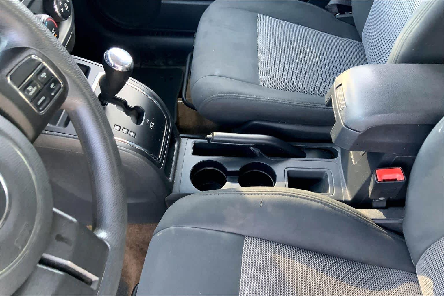Used 2014 True Blue Pearlcoat Jeep Sport image 17