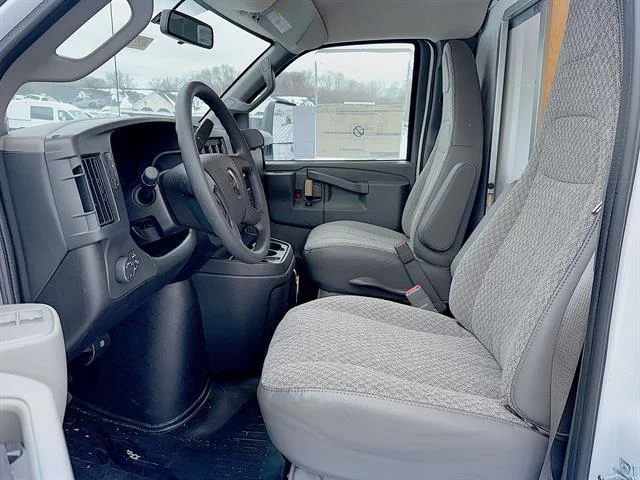 New 2025 Summit White GMC 2WT image 46