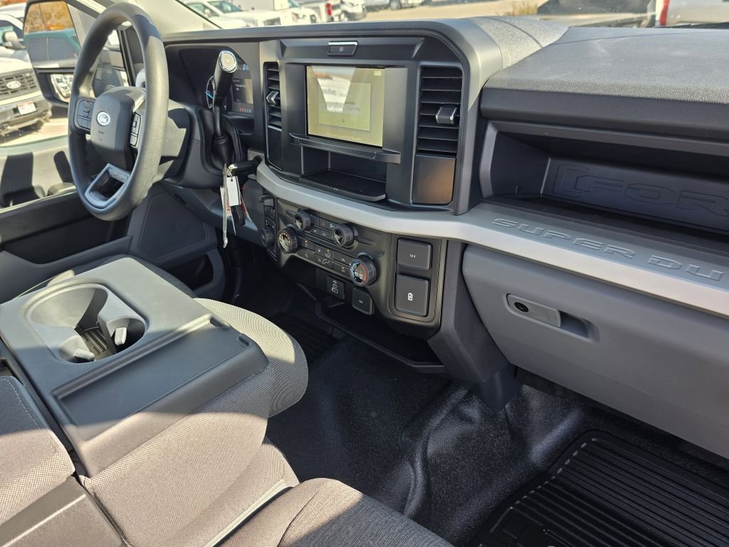 New 2026 Oxford White Ford F-550® XL image 29
