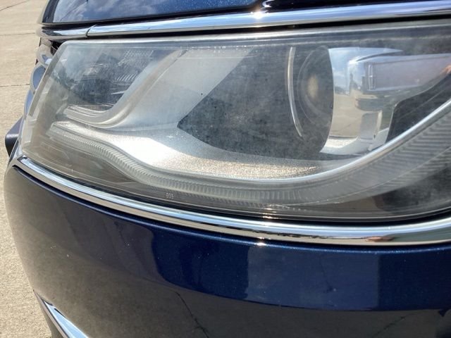 Used 2017 Sapphire Blue Metallic Lincoln Select image 4