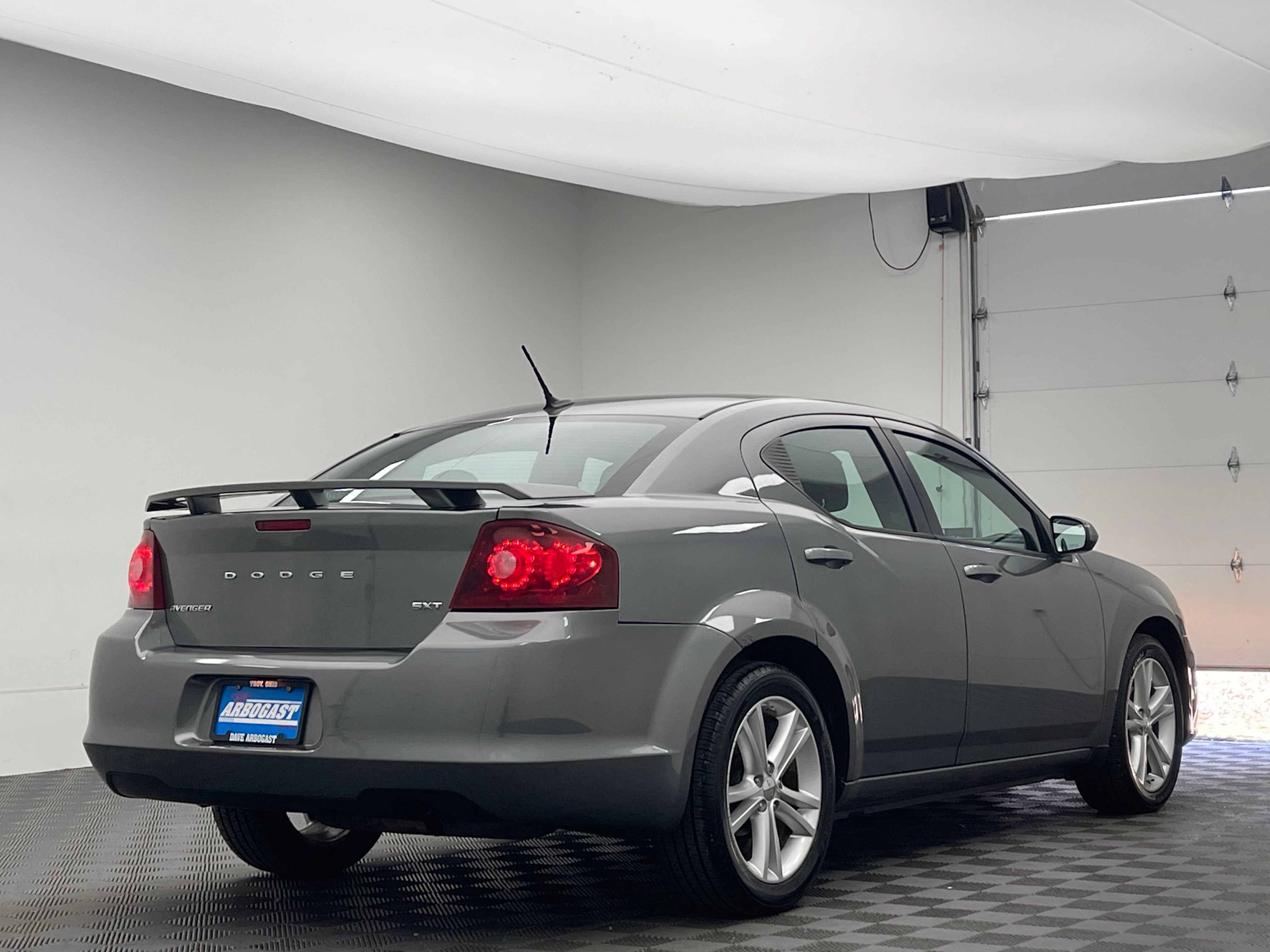 Used 2013 Mineral Gray Metallic Clearcoat Dodge SXT image 5
