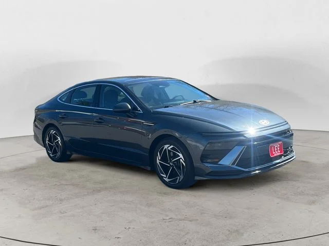 Used 2024 Gray Hyundai SEL image 7