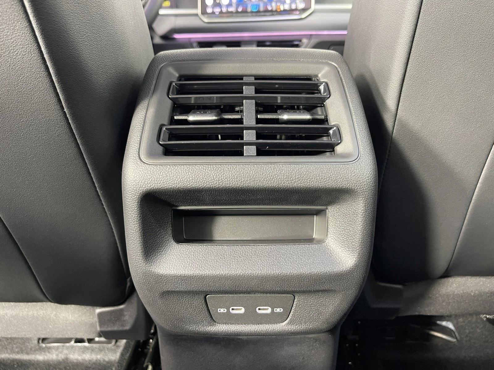 2025 Volkswagen Tiguan SE - Photo 33