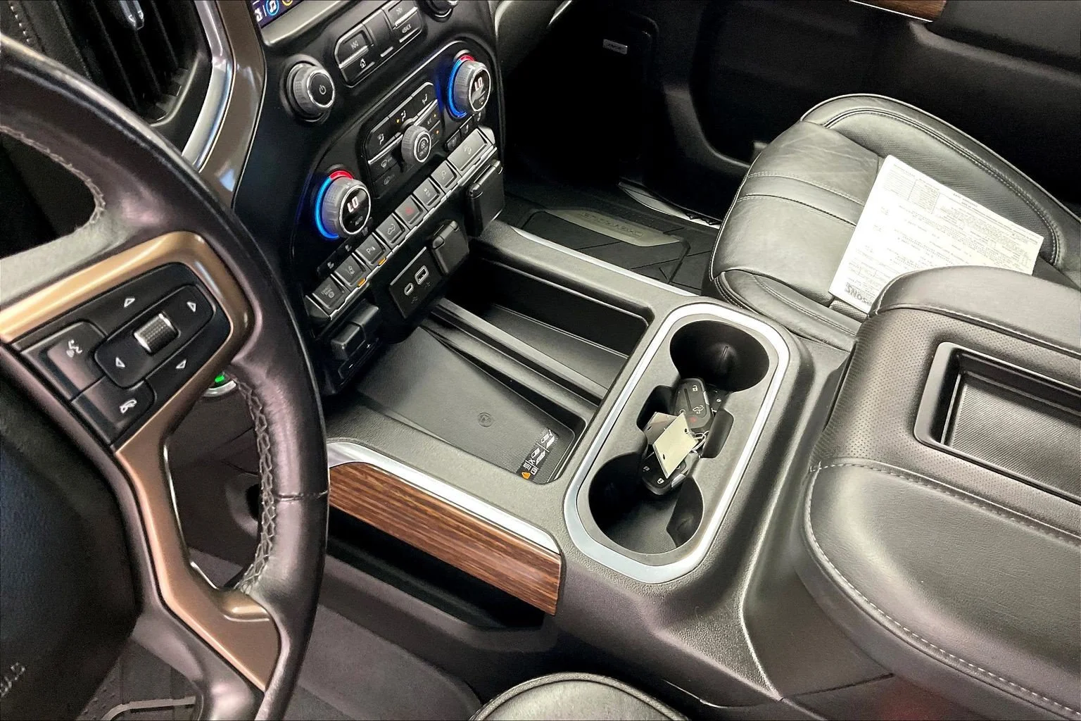 Used 2022 Iridescent Pearl Tricoat Chevrolet High Country image 16