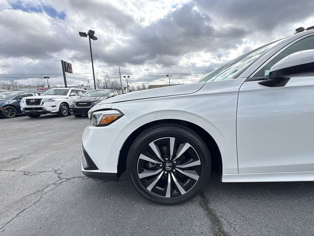 Used 2024 White Honda EX image 17
