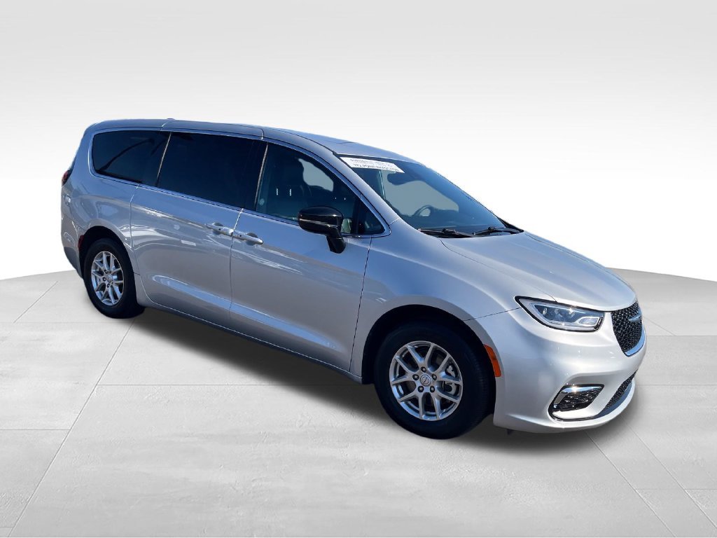 Used 2026 Silver Chrysler Select image 7