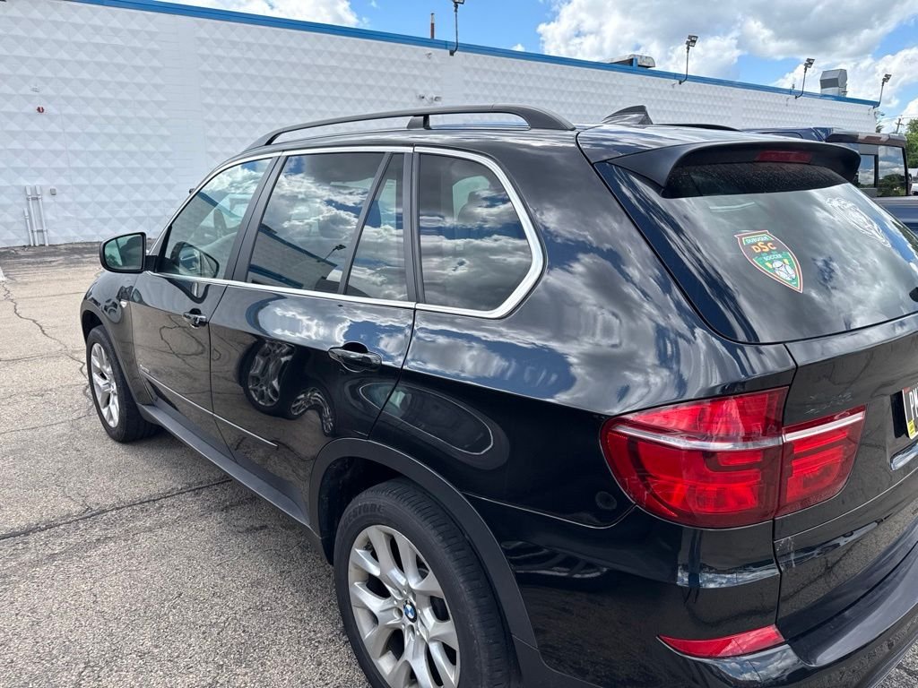 Used 2013 Black BMW xDrive35i image 2