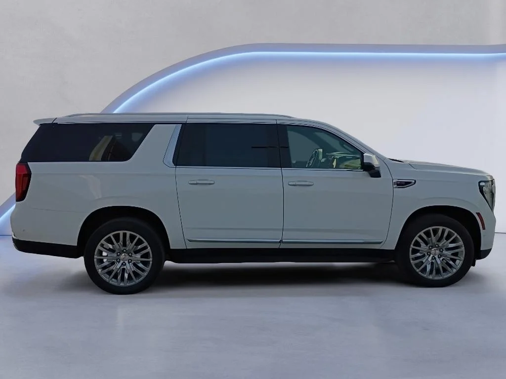 Used 2025 White GMC Denali image 7