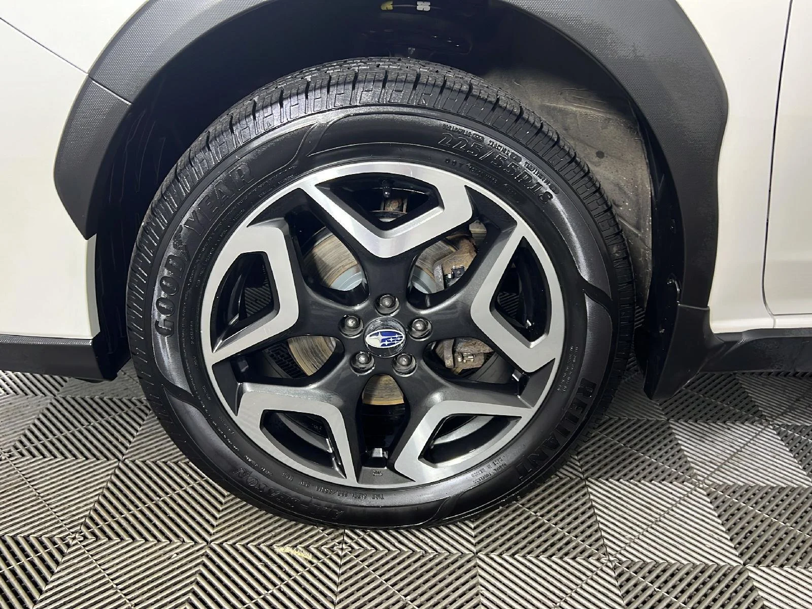 Used 2019 Crystal White Pearl Subaru Limited image 14