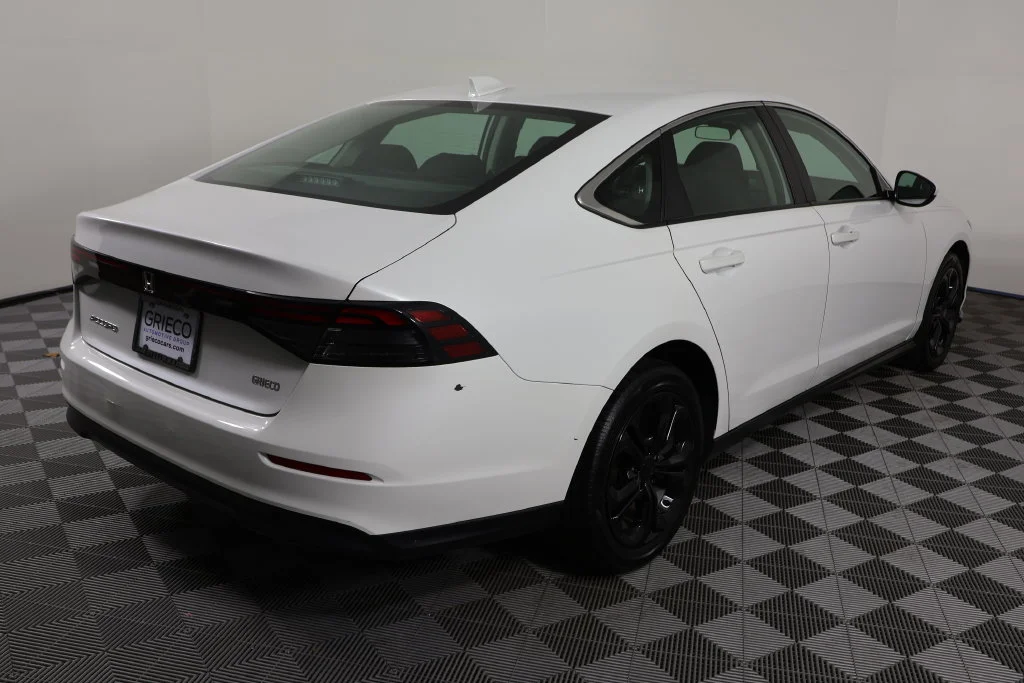 Used 2024 Platinum White Pearl Honda LX image 8