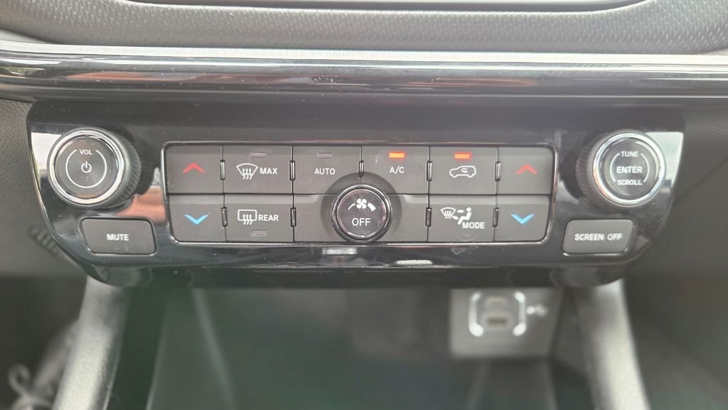 Used 2022 Black Jeep Trailhawk image 31