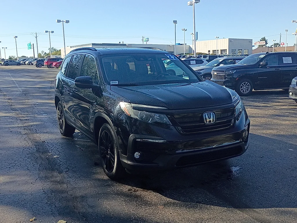 Certified Used 2022 Crystal Black Pearl Honda SE image 1