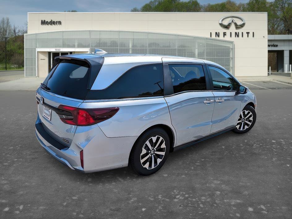 Used 2025 Solar Silver Metallic Honda EX-L image 4