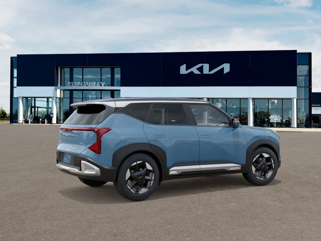 New 2027 Frost Blue / Black Roof Kia S image 6