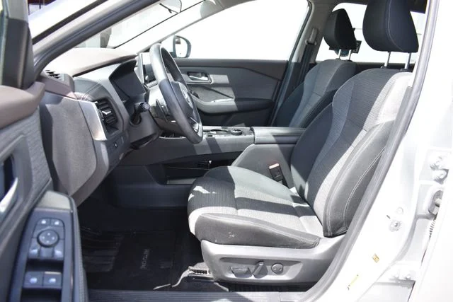 Used 2022 Silver Nissan SV image 11