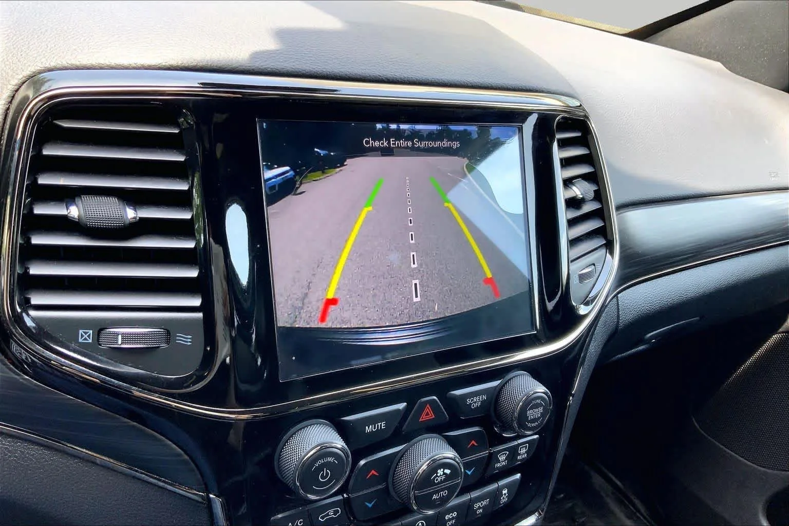Used 2020 Diamond Black Crystal Pearlcoat Jeep Limited X image 28