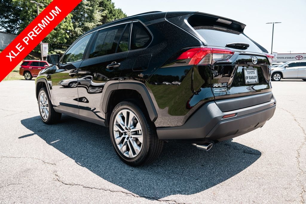 Used 2023 Midnight Black Metallic Toyota XLE Premium image 5