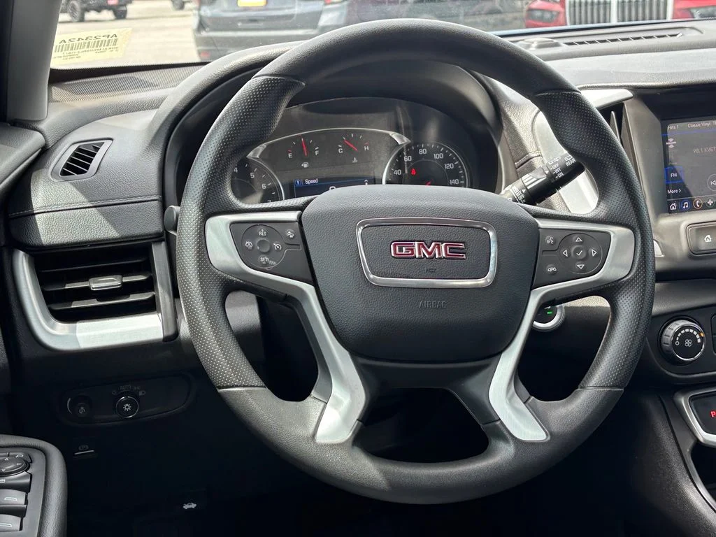 Used 2024  GMC SLE image 30