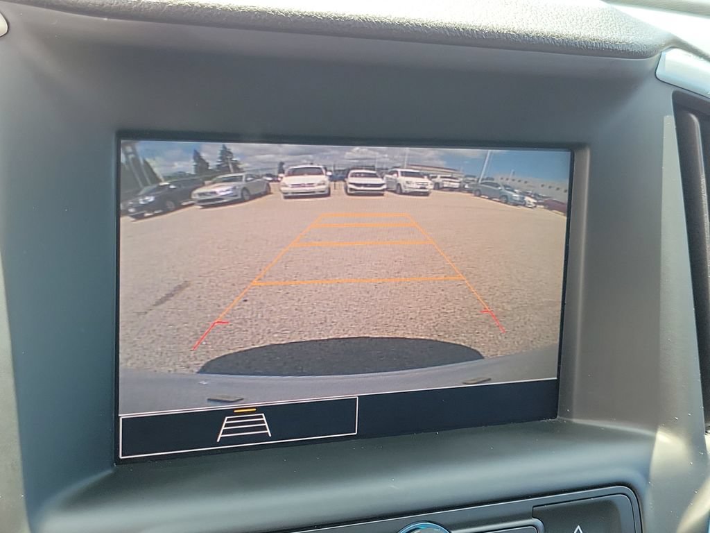 Used 2022 Summit White GMC SLE image 28