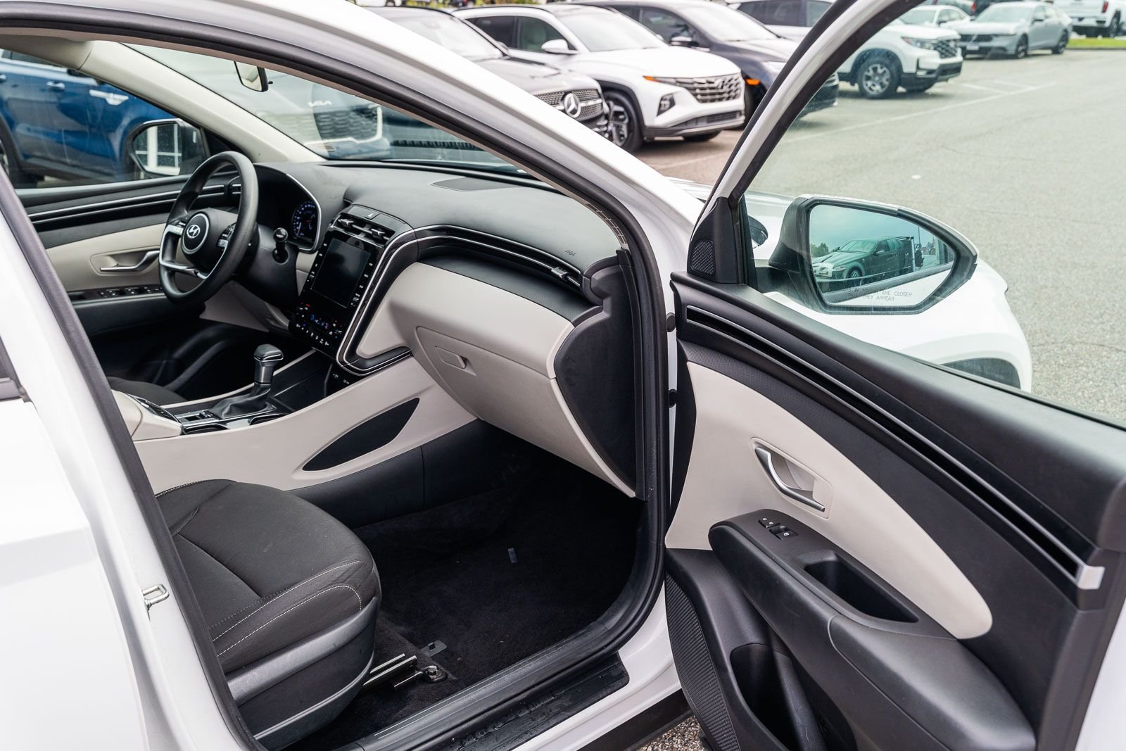 Used 2024 White Hyundai SEL image 11