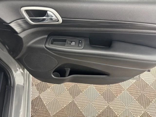 Used 2020 Gray Jeep Altitude image 24