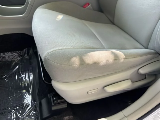 Used 2014 Silver Toyota Three image 28