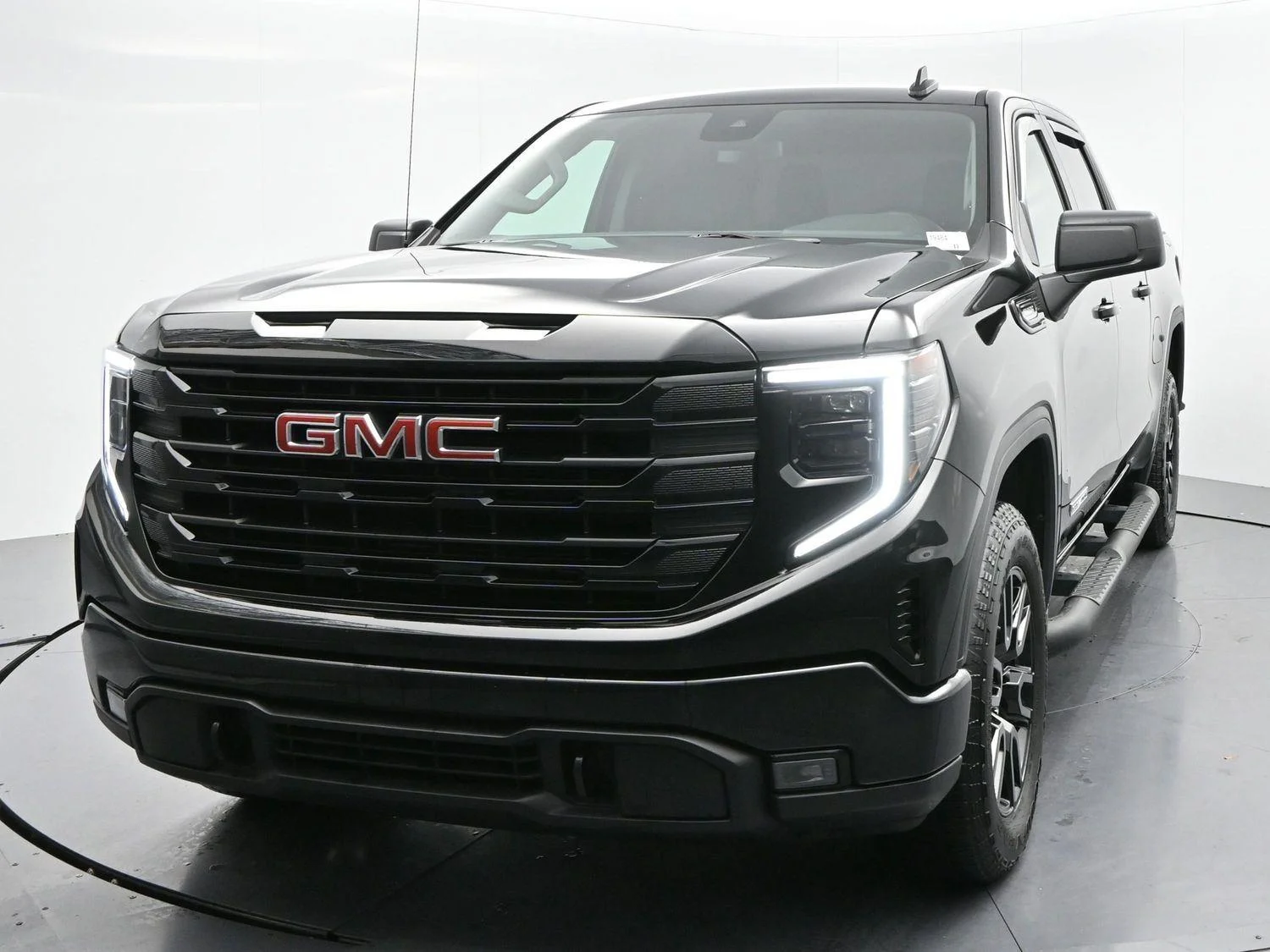 Used 2025 Onyx Black GMC Elevation image 2
