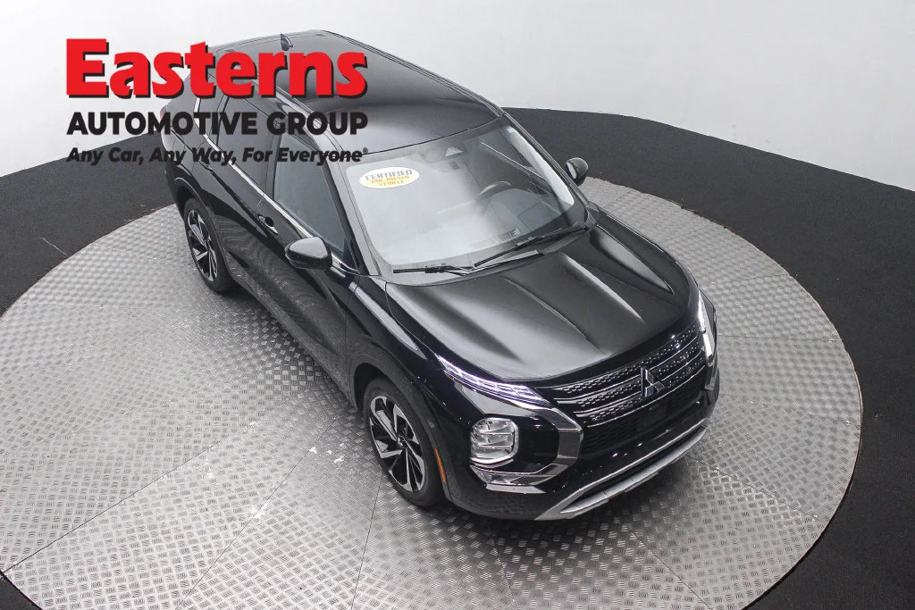 Used 2024 Black Mitsubishi SE image 3