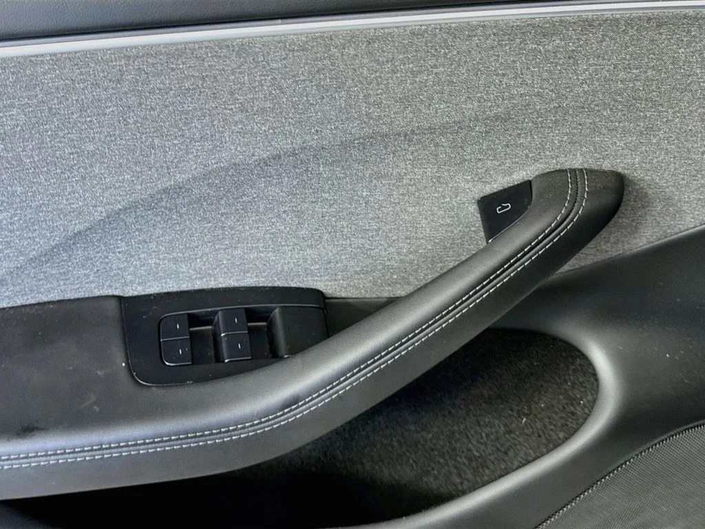 Used 2025 White Tesla Long Range image 18