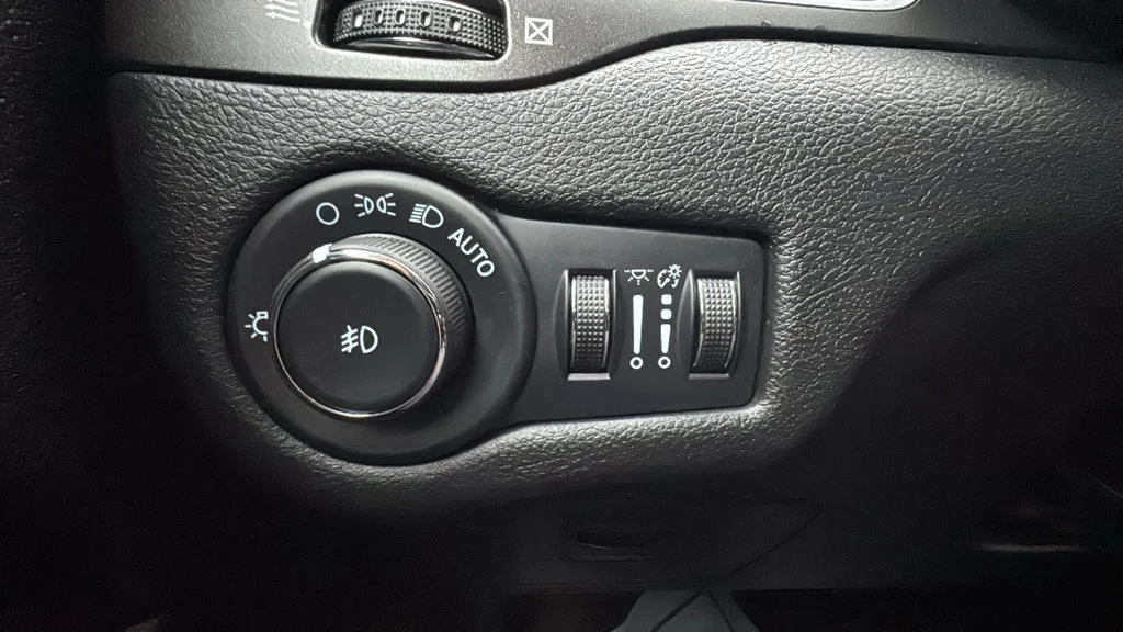 Used 2022 Black Jeep Trailhawk 4x4 image 32