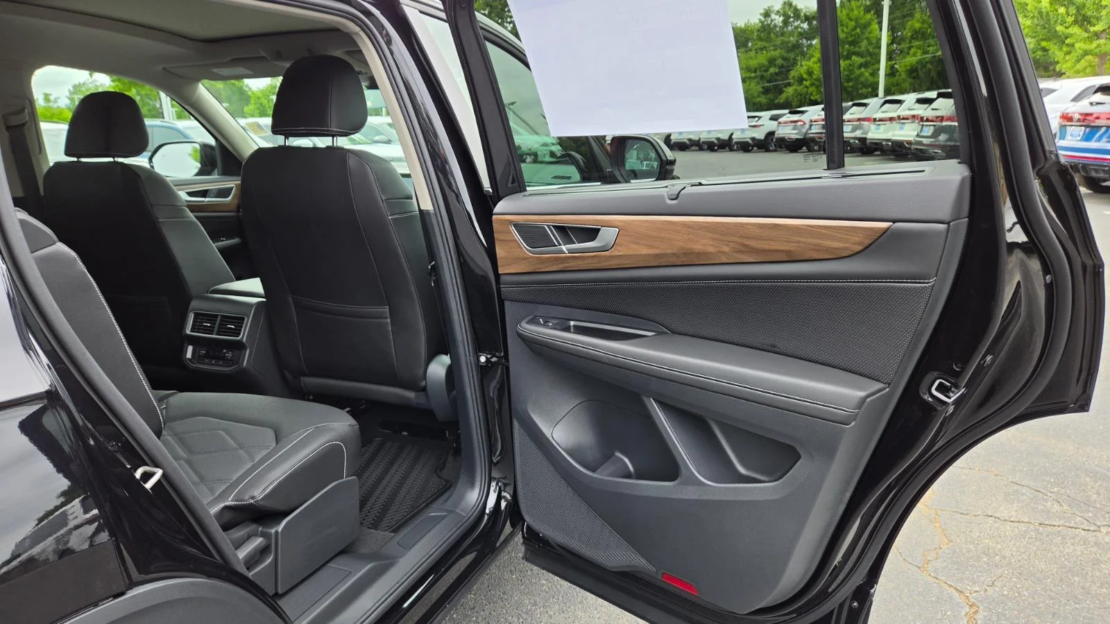 New 2026 Deep Black Pearl Volkswagen 2.0T SE w/Technology image 53